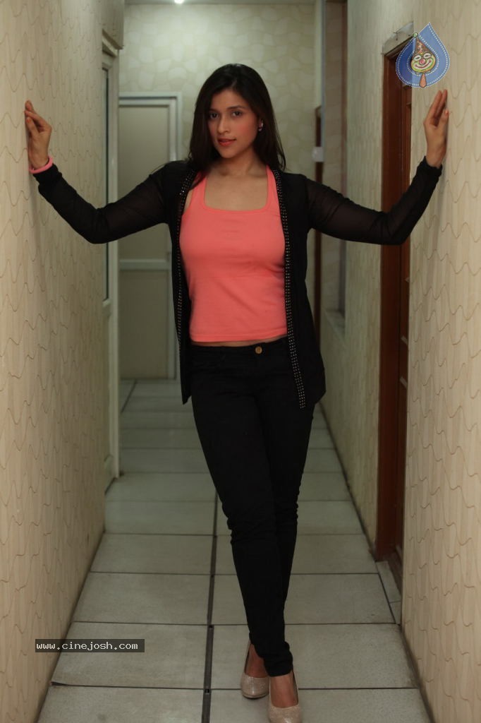 Barbie Handa Latest Photos - 31 / 76 photos