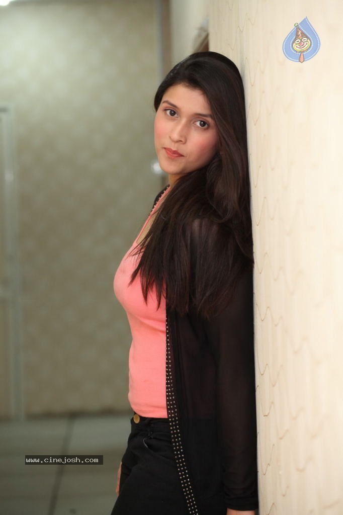 Barbie Handa Latest Photos - 37 / 76 photos