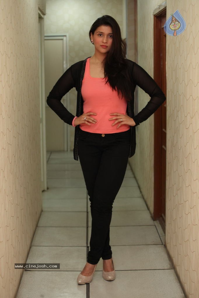 Barbie Handa Latest Photos - 43 / 76 photos