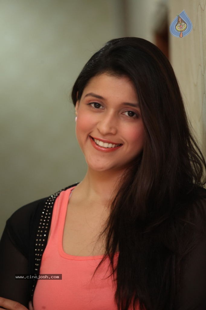 Barbie Handa Latest Photos - 56 / 76 photos