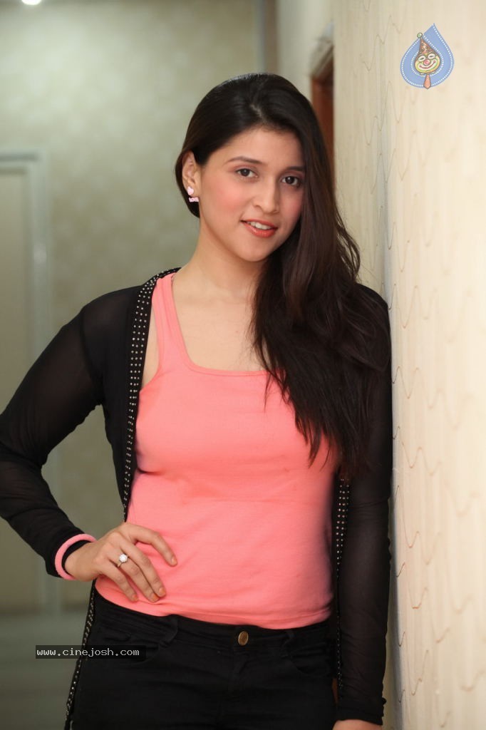 Barbie Handa Latest Photos - 65 / 76 photos