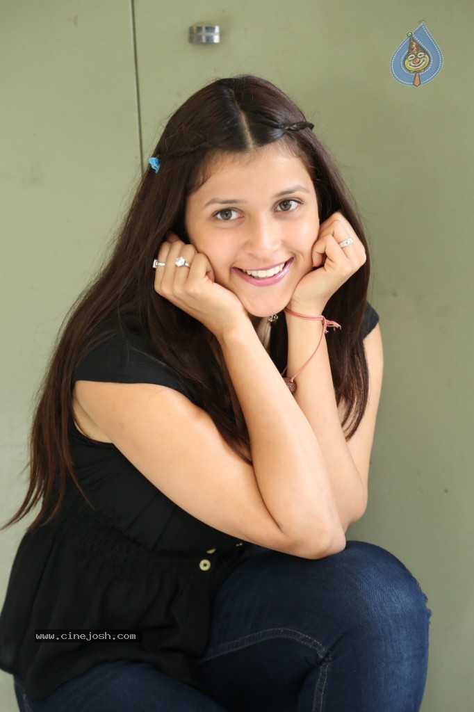 Barbie Handa New Stills - 6 / 125 photos