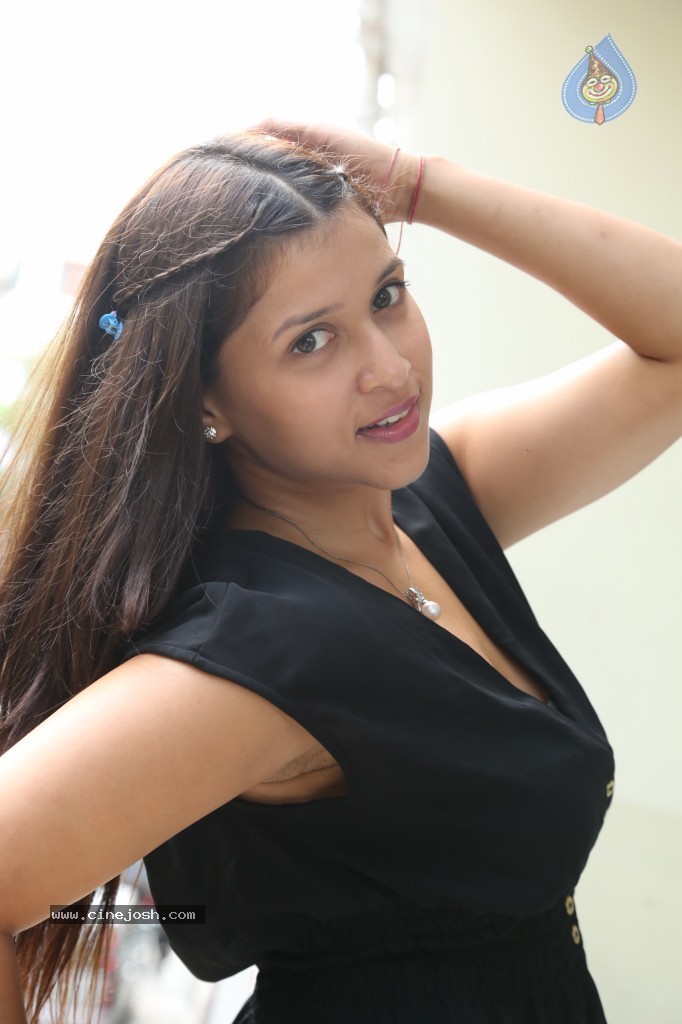 Barbie Handa New Stills - 83 / 125 photos