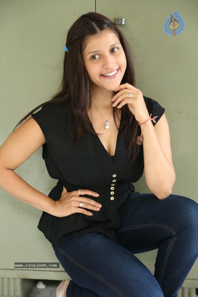 Barbie Handa New Stills - 95 / 125 photos