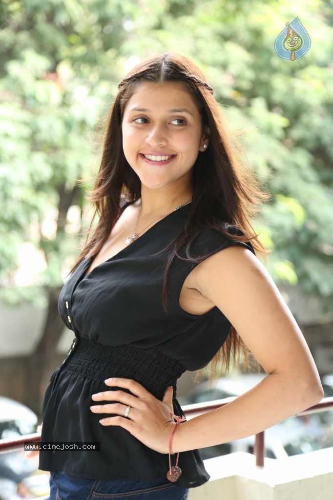 Barbie Handa New Stills - 111 / 125 photos