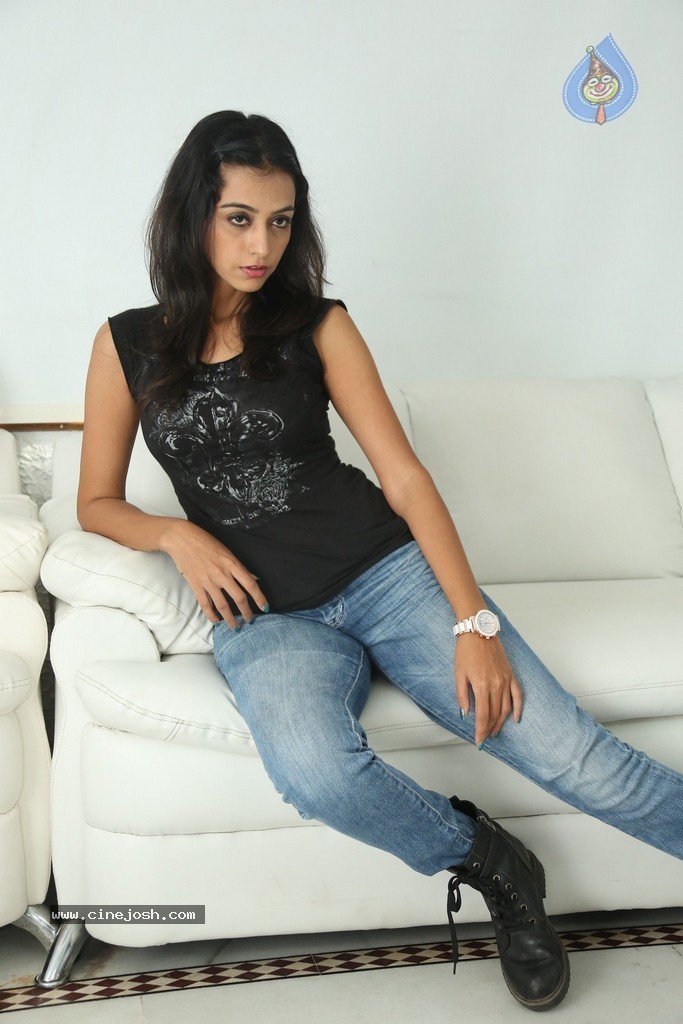 Bhakti New Stills - 33 / 100 photos