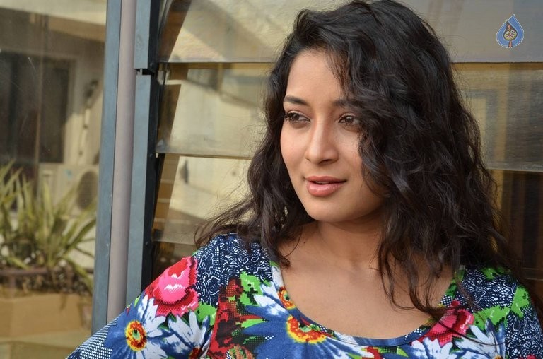 Bhanu Sri Latest Pics - 32 / 35 photos