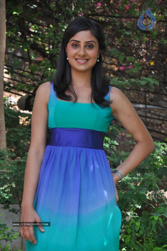 Bhanu Sri Mehra Latest Stillls - 19 / 41 photos