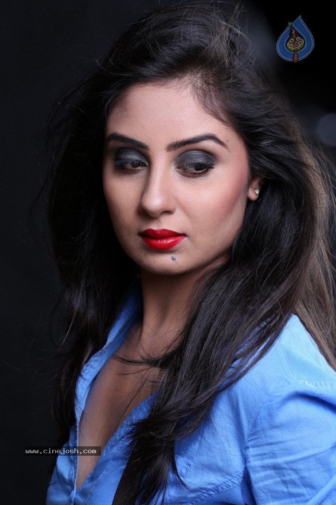 Bhanu Sri Mehra New Gallery - 41 / 117 photos