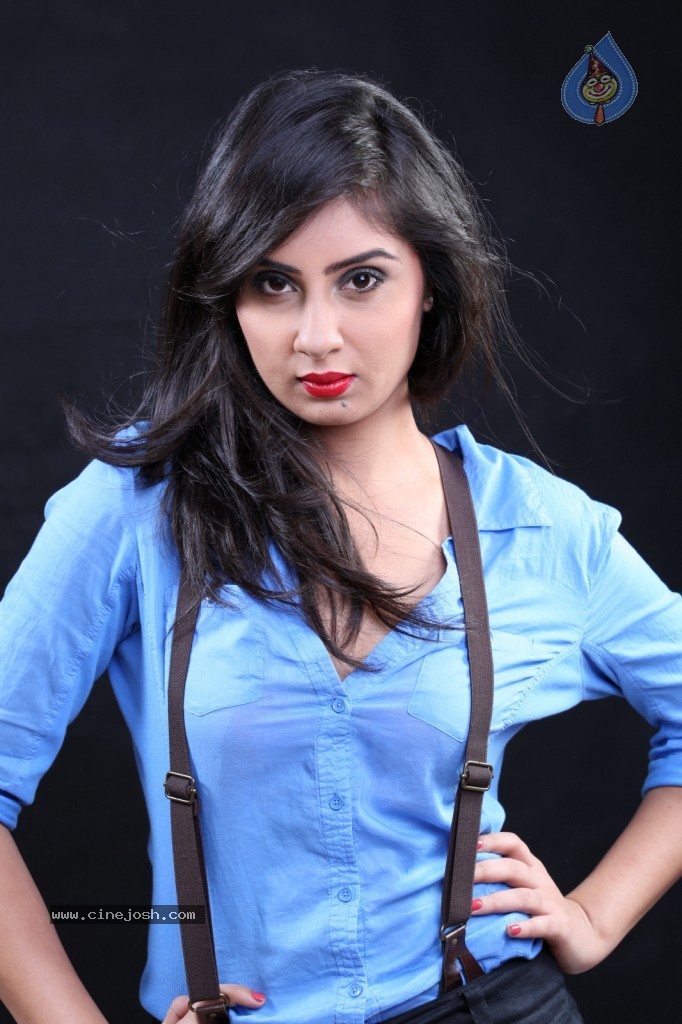 Bhanu Sri Mehra New Gallery - 66 / 117 photos