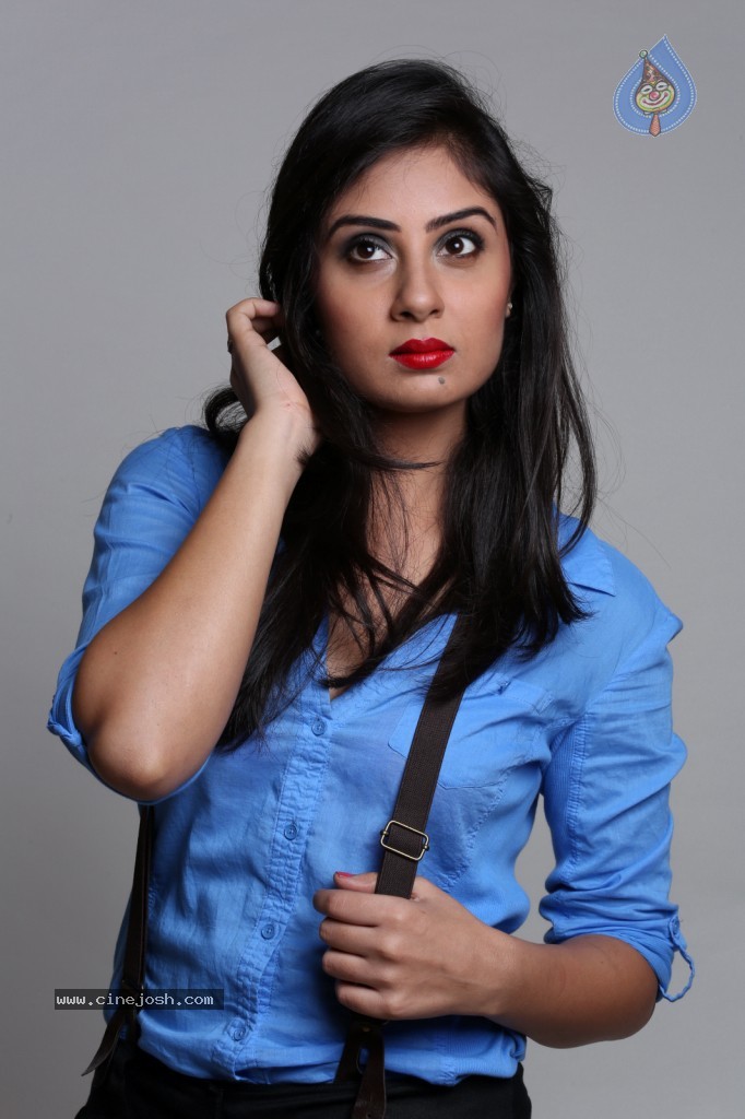 Bhanu Sri Mehra New Gallery - 69 / 117 photos