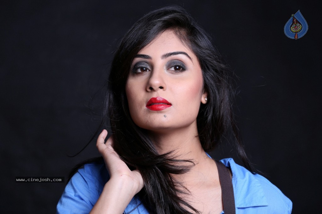 Bhanu Sri Mehra New Gallery - 75 / 117 photos