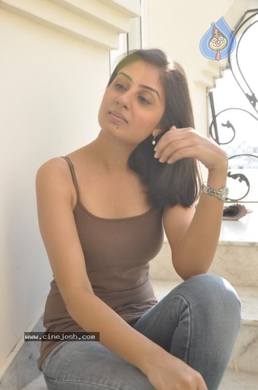 Bhanu Sri Mehra New Stills - 6 / 153 photos