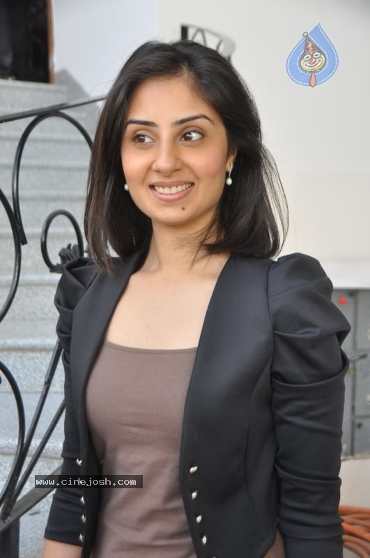 Bhanu Sri Mehra New Stills - 113 / 153 photos