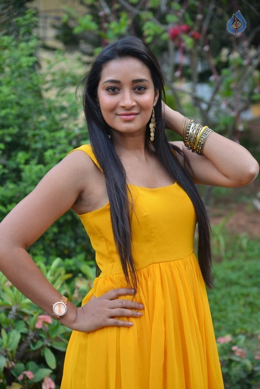 Bhanu Sri New Images - 9 / 41 photos