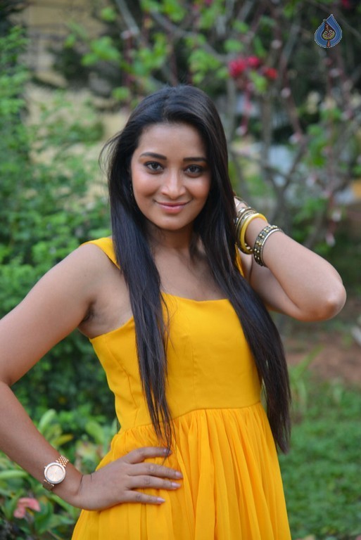 Bhanu Sri New Images - 23 / 41 photos