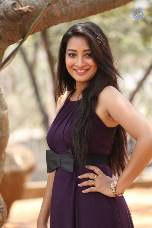 Bhanu Sri New Pics - 38 / 42 photos
