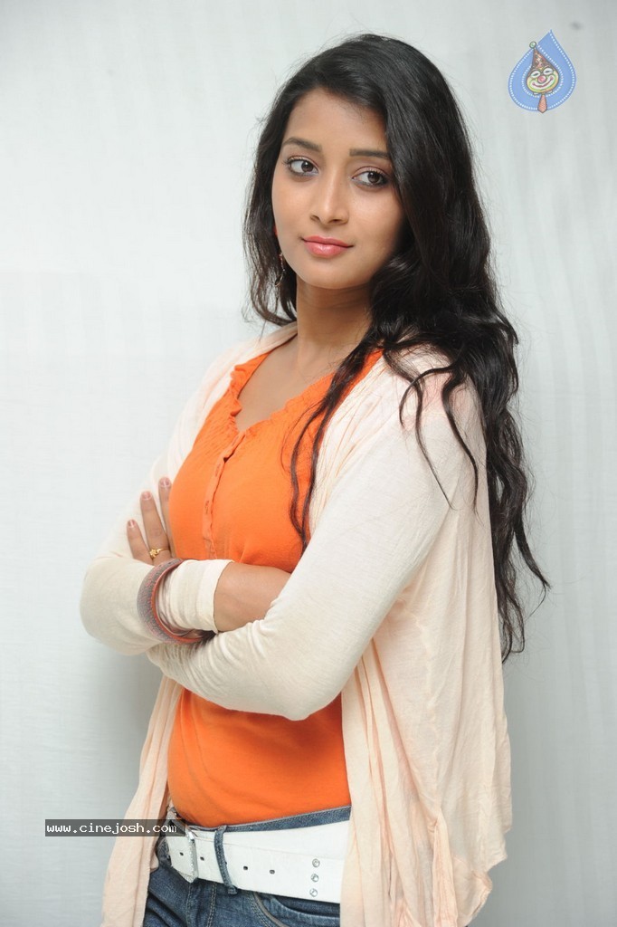 Bhanu Sri Stills - 31 / 65 photos