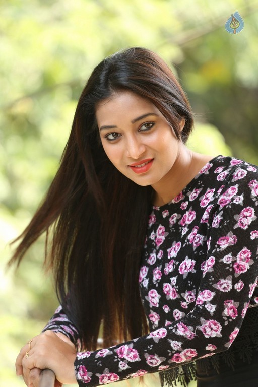Bhanu Sri Stills - 5 / 41 photos