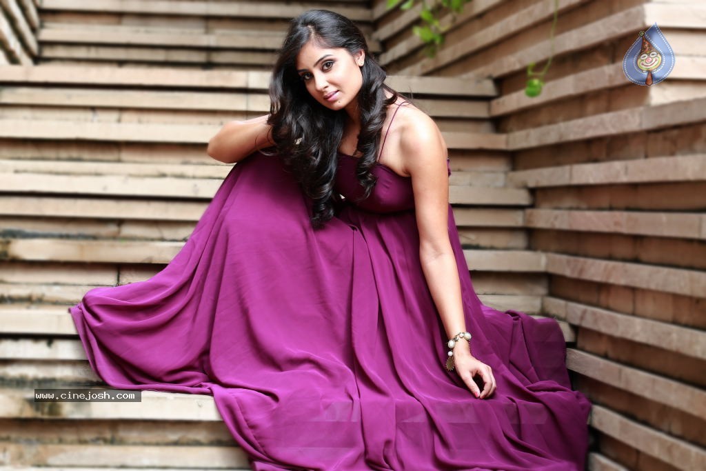 Bhanusri Mehra Hot Stills - 27 / 134 photos