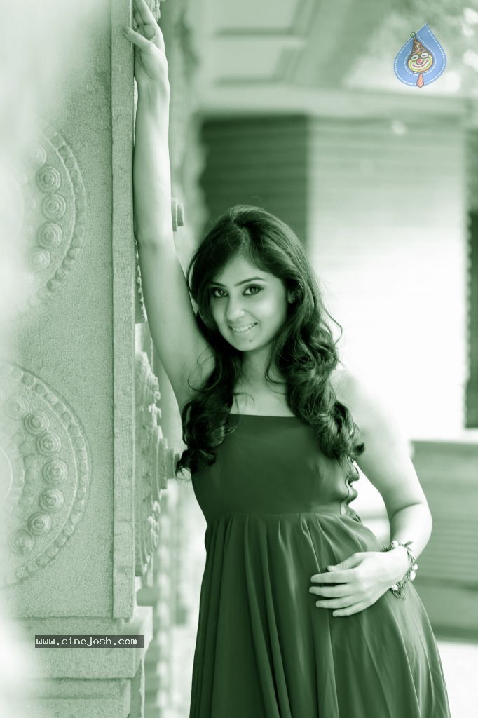 Bhanusri Mehra Hot Stills - 35 / 134 photos