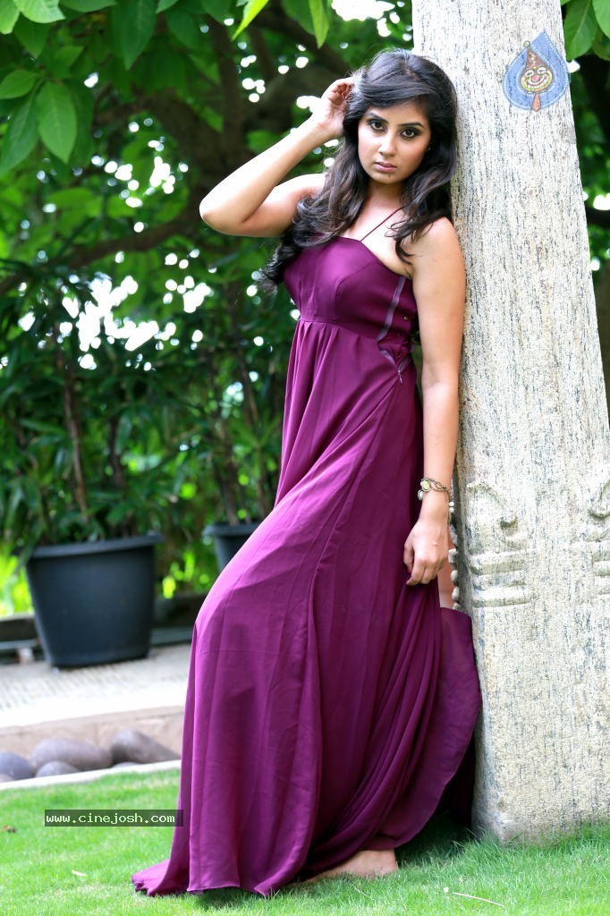 Bhanusri Mehra Hot Stills - 38 / 134 photos