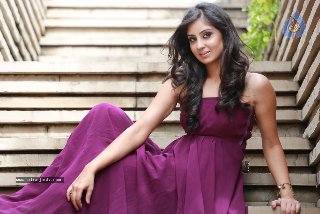 Bhanusri Mehra Hot Stills - 55 / 134 photos