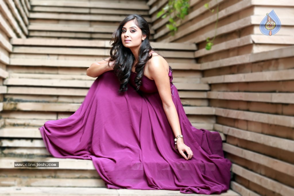 Bhanusri Mehra Hot Stills - 107 / 134 photos