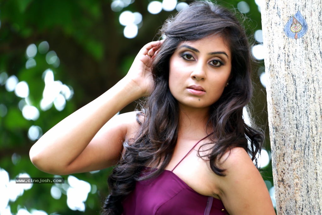 Bhanusri Mehra Hot Stills - 108 / 134 photos