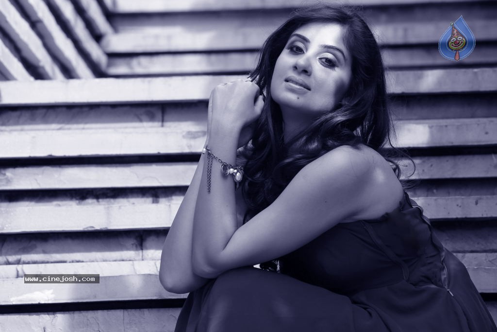 Bhanusri Mehra Hot Stills - 133 / 134 photos