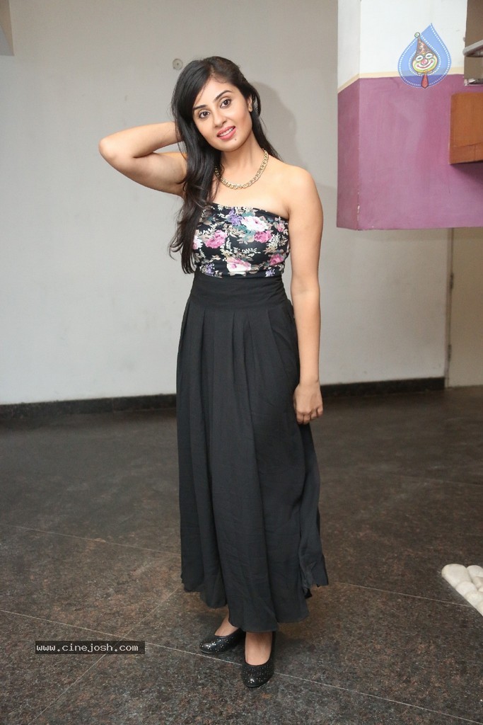 Bhanusri Mehra New Stills - 11 / 89 photos