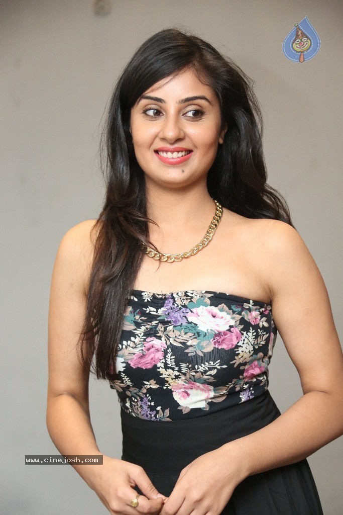 Bhanusri Mehra New Stills - 41 / 89 photos