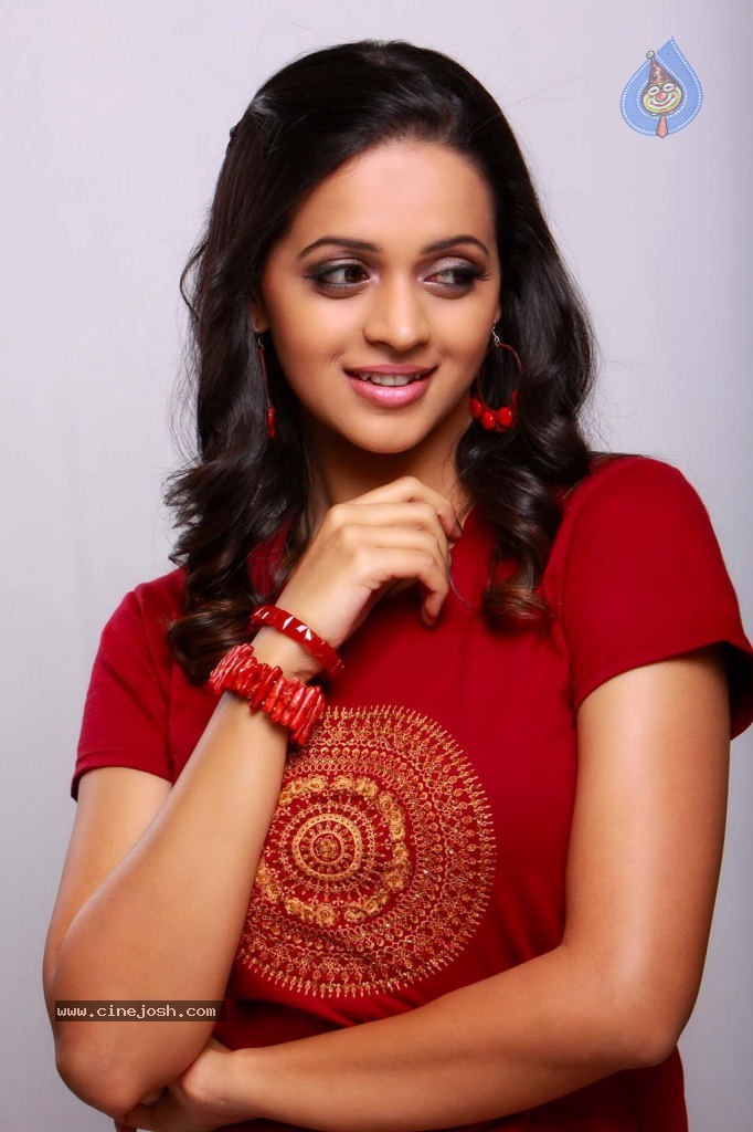 Bhavana Latest Stills - 18 / 77 photos