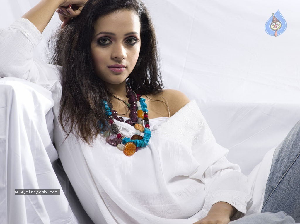 Bhavana Latest Stills - 74 / 77 photos