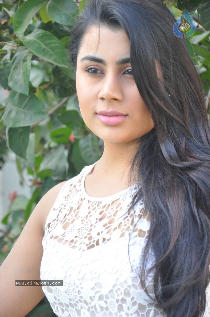 Bhoomika Chabriya Stills - 40 / 59 photos