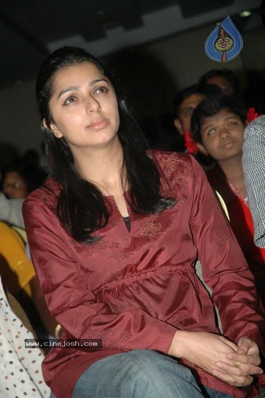 Bhumika Chawla Gallery - 28 / 29 photos