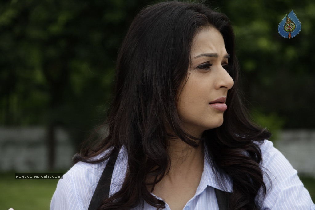 Bhumika Chawla New Stills - 27 / 41 photos