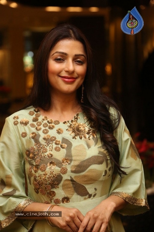 Bhumika Chawla Photos - 17 / 21 photos