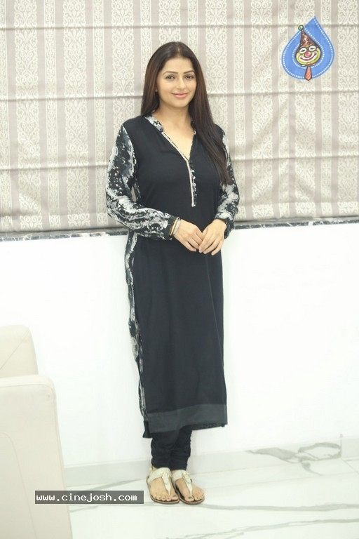 Bhumika Chawla Pictures - 24 / 38 photos