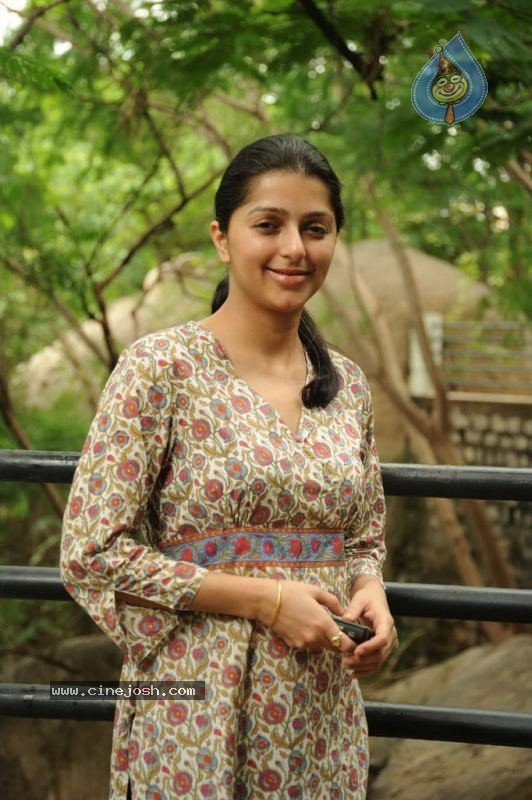 Bhumika New Stills - 8 / 17 photos