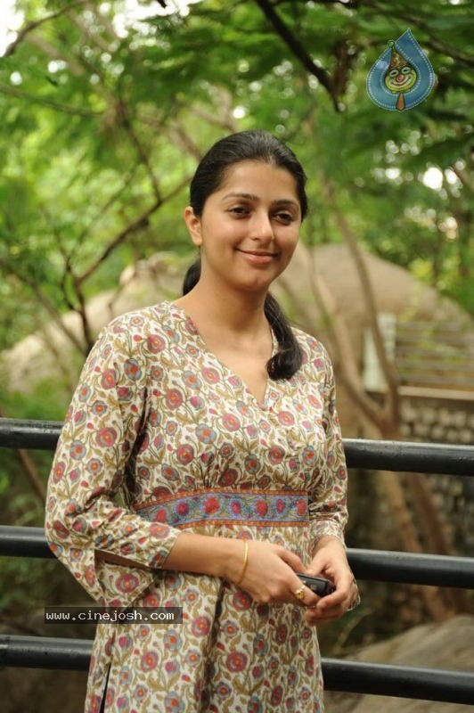 Bhumika New Stills - 10 / 17 photos