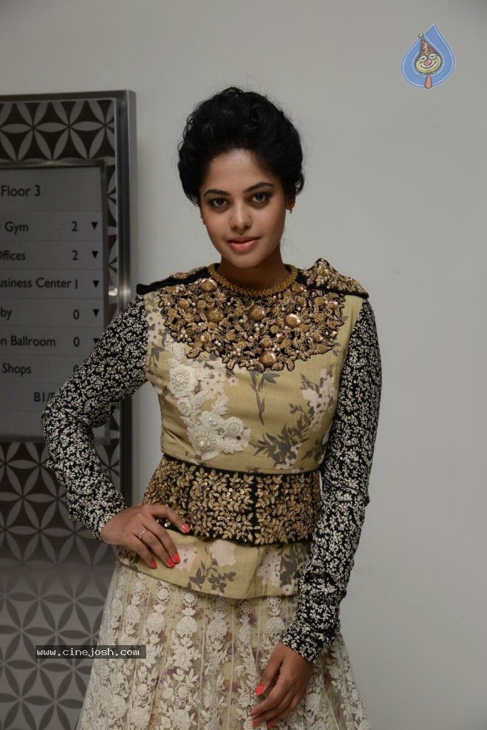 Bindhu Madhavi Latest Pics - 27 / 37 photos