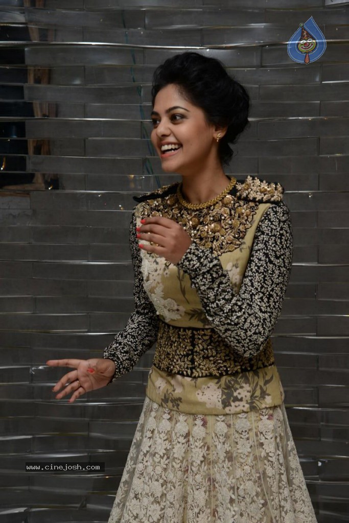 Bindhu Madhavi Latest Pics - 35 / 37 photos