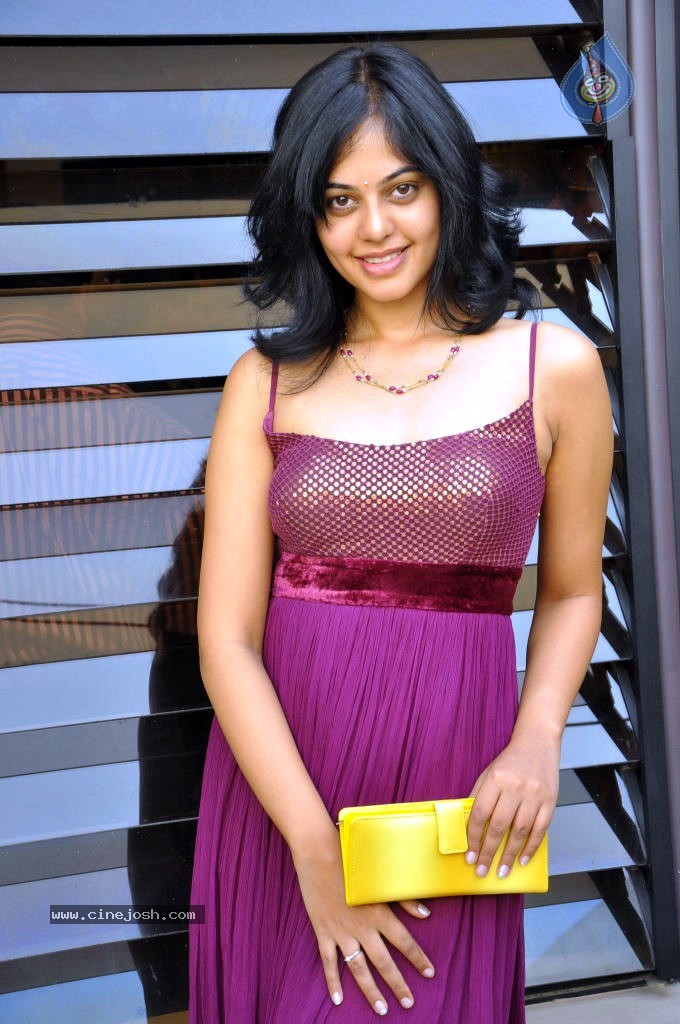 Bindu Madhavi Stills - 22 / 78 photos