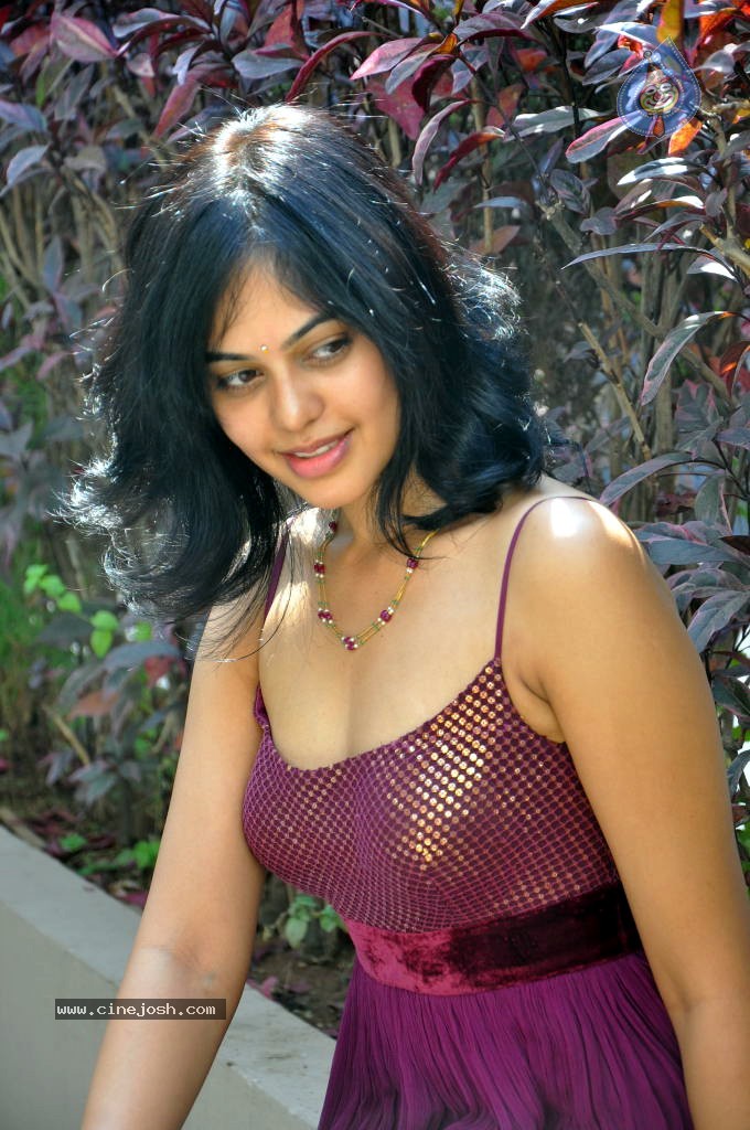 Bindu Madhavi Stills - 42 / 78 photos