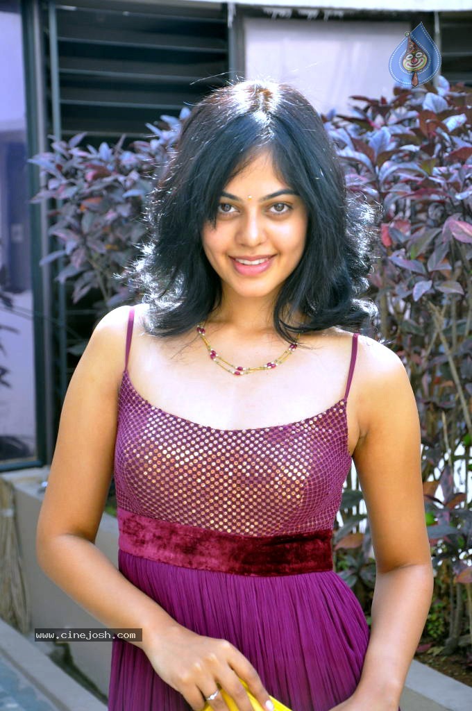 Bindu Madhavi Stills - 52 / 78 photos