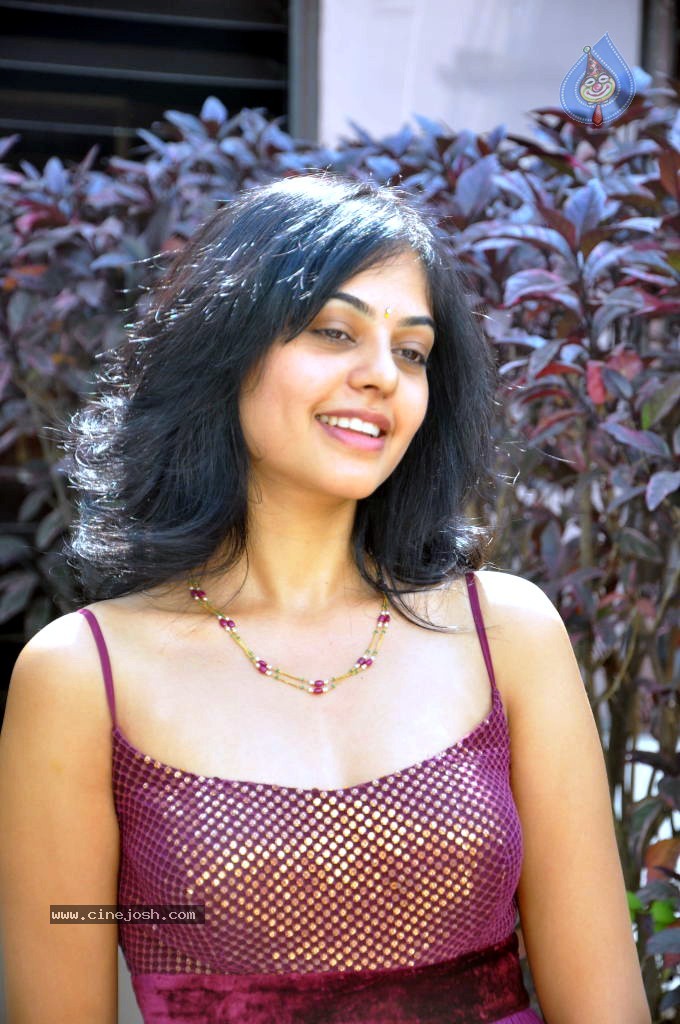 Bindu Madhavi Stills - 58 / 78 photos