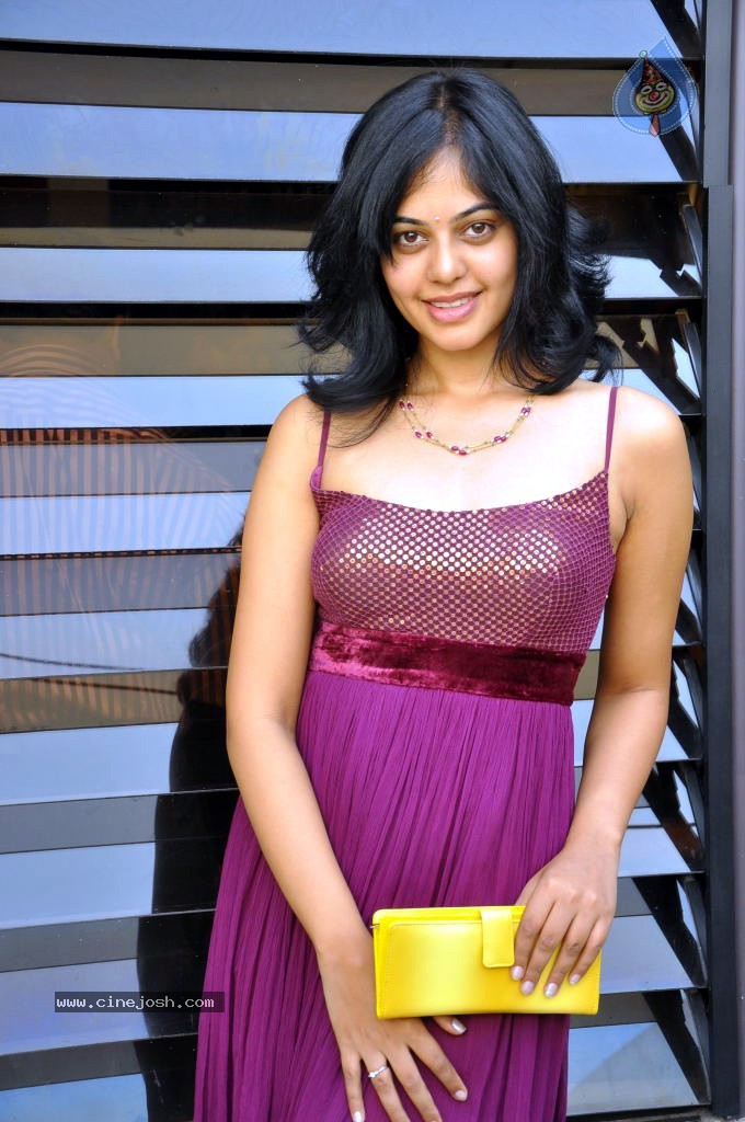 Bindu Madhavi Stills - 70 / 78 photos