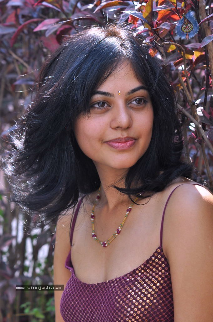 Bindu Madhavi Stills - 77 / 78 photos