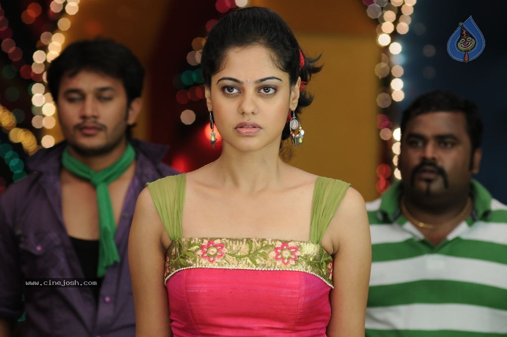 Bindu Madhavi Latest Stills - 46 / 50 photos